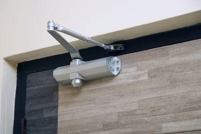 Prevent the Door from Swinging Open and Shut Unexpectedly with a Door Hinge!